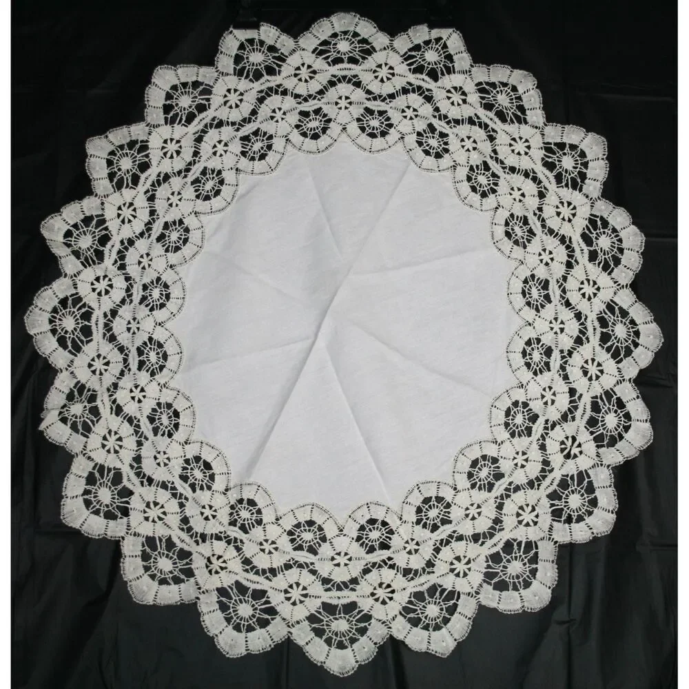 Vintage Torchon Cluny Bobbin Lace Table Topper / Centerpiece 32 Inch